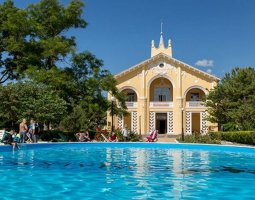 отели Крыма с бассейном